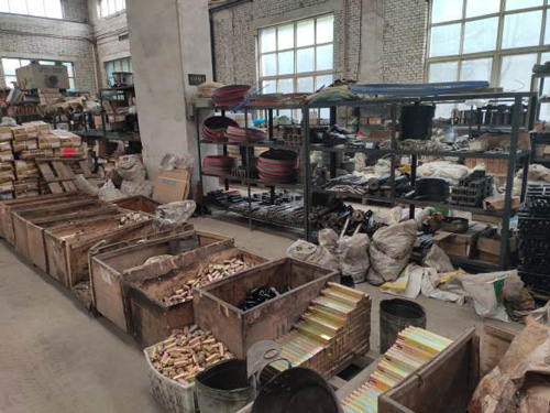 滑塊、電路板、刀架、定位盤、行程開關(guān)、水泵等